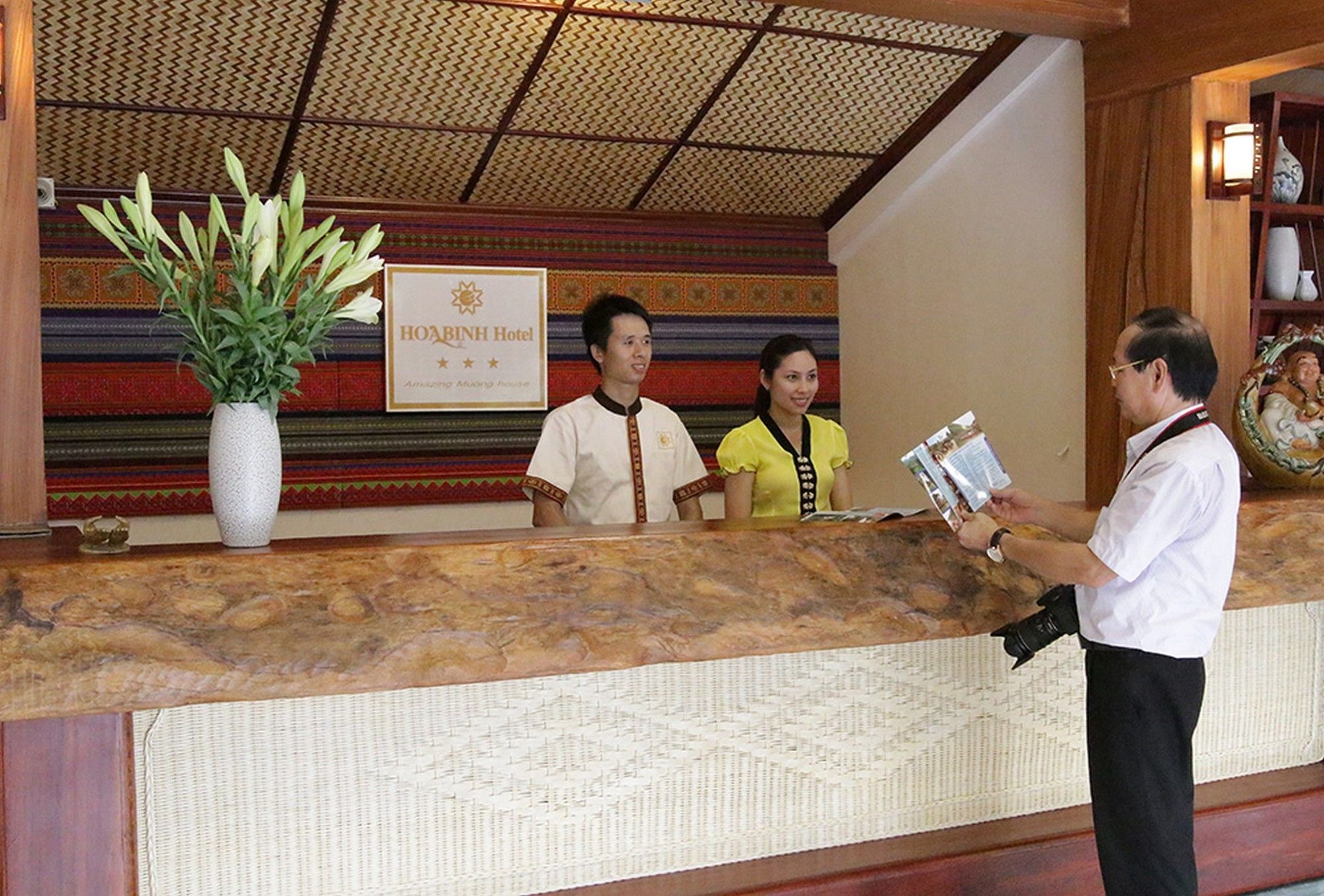 Hoa Binh Hotel Exteriör bild